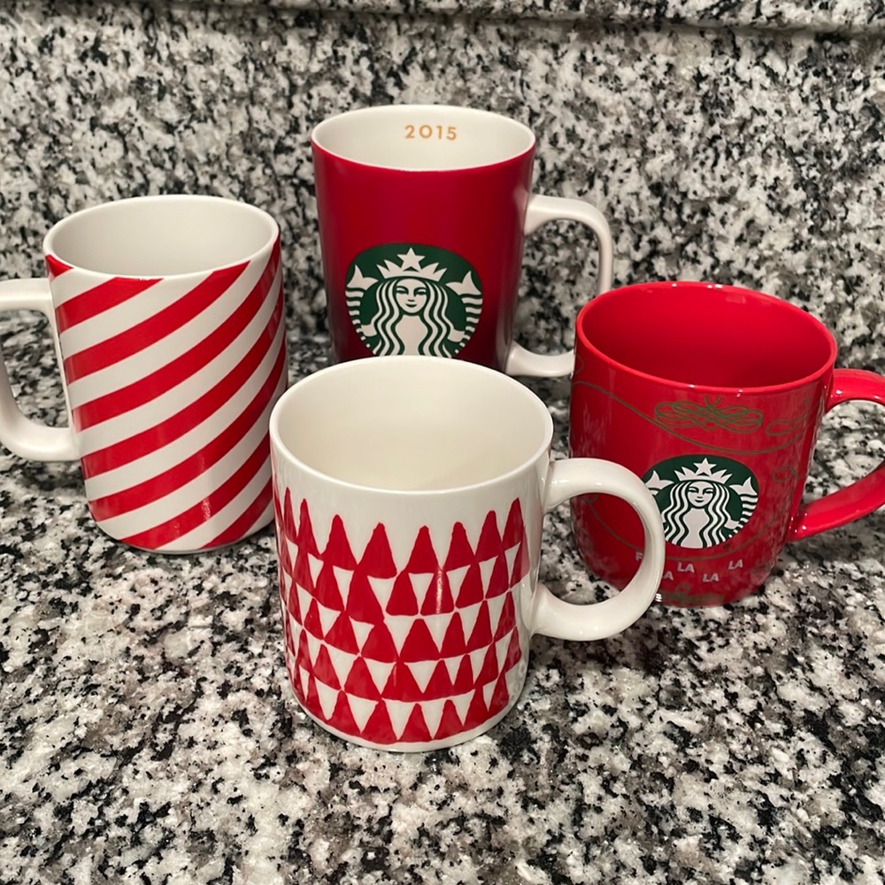 🎁🎄Set of 4 Starbucks mugs-holiday